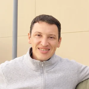 Sebastián Bardou, fundador de Tekni Home, especialista en domótica en Roldán Santa Fe